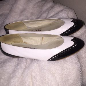 Vintage Pappalgallo Classic Black & White Shoes